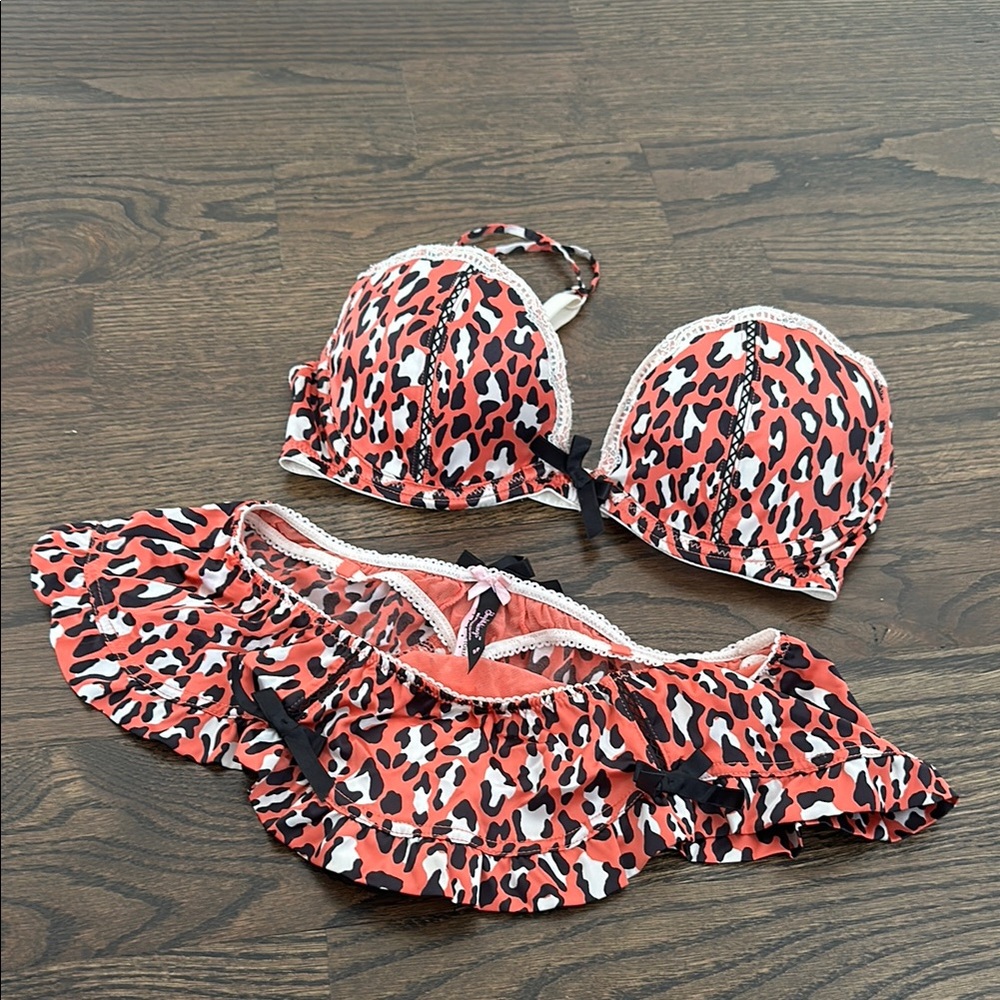 Victoria’s Secret Sexy Little Things lingerie set in leopard print 32D Small